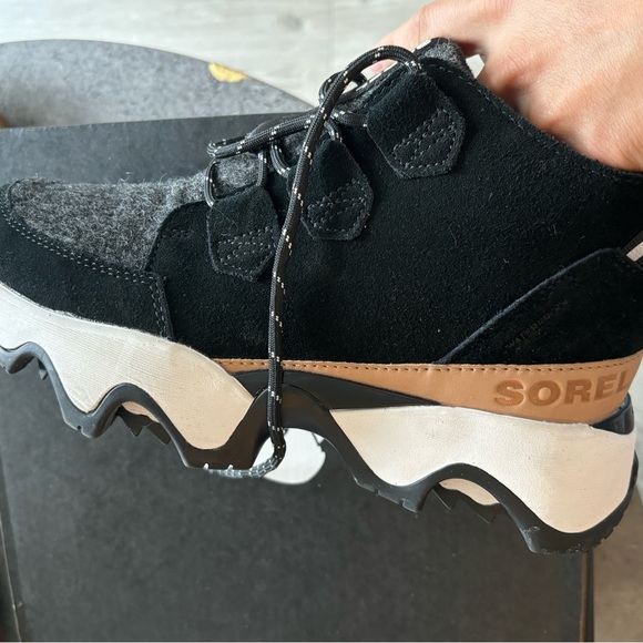 Sorel Winter-ish Boots or Cold Weather - Picture 5 of 6